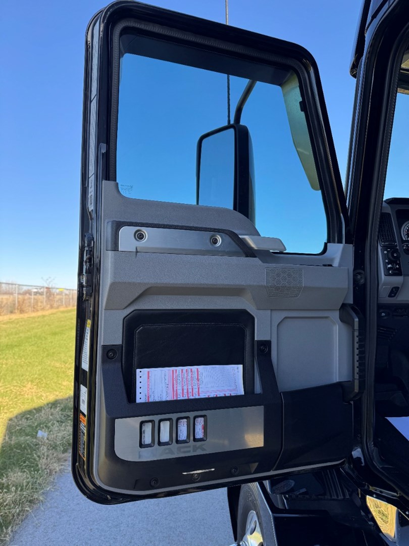 2022 Mack Anthem 64T Sleeper - image 11